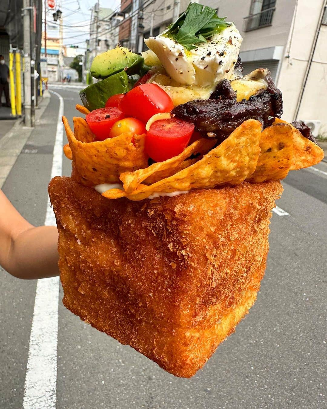 Coffee & Toast Tokyoさんのインスタグラム写真 - (Coffee & Toast TokyoInstagram)「"メキシコカンで" パン タコス‼︎ ❤️💛❤️💛❤️💛❤️💛❤️💛  "Every day is just a new opportunity to eat tacos."  アボカド、チーズ、牛肉、トマト…etc. たっぷり詰め込んで！  とにかく、たまらんです😋😋😋  #パンタコス  #タコス  #ナチョス  #ドンタコス  #nachos  #tacos  #メキシカン  #mexican  #mexicanfood   #世田谷線カフェ  #パンスタグラム  #東京カフェ  #三軒茶屋カフェ #三軒茶屋  #パン #三茶カフェ  #三茶 #田園都市線カフェ #コーヒーアンドトースト  #coffeeandtoast #foodie  #foodiegram #japnesefood」9月23日 9時43分 - coffeetoast2