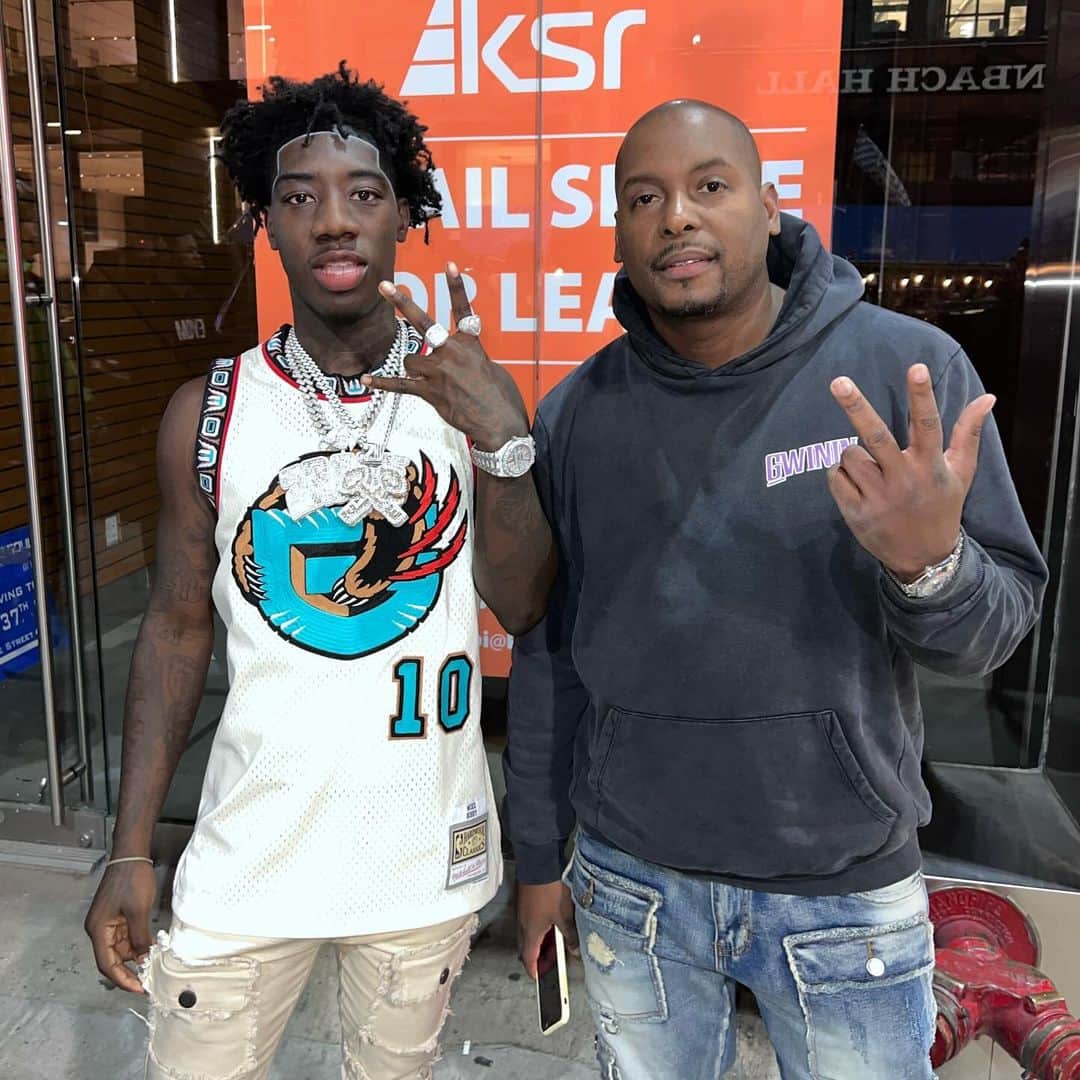 DJ Selfのインスタグラム：「New project @2raree  dope @shopgwinin」