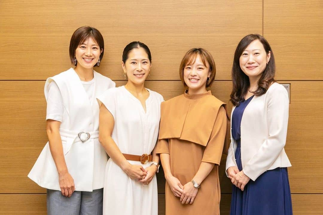 中川真依のインスタグラム：「. 三井不動産株式会社×一般社団法人Woman's Ways 「カラダと向き合う”Health Forum”」 〜みんなで学ぼう女性の健康〜  と題しセミナーを開催しました👩🏻‍🏫✨  賛同アスリートの登坂絵莉ちゃん、 日本体育大学の教授である須永先生にも ご登壇していただきました☺️❣️  今回は月経やPMSだけではなく、 出産や子育て、 そして私も気になっていた更年期についても 須永先生にご教授いただき とても有意義な時間となりました🙏😌✨  皆さんは男性も更年期障害があるって 知ってましたか🫣？  女性だけではなく、 男性にも知ってほしい知識がたくさん。  この活動で、自分自身や パートナーの身体について 多くの方々に理解を深めてもらえるよう これからも頑張っていこうと思います🫡✨  とても貴重な時間を ありがとうございました🙏❣️  #womansways  #三井不動産 #体と向き合うhealthforum」