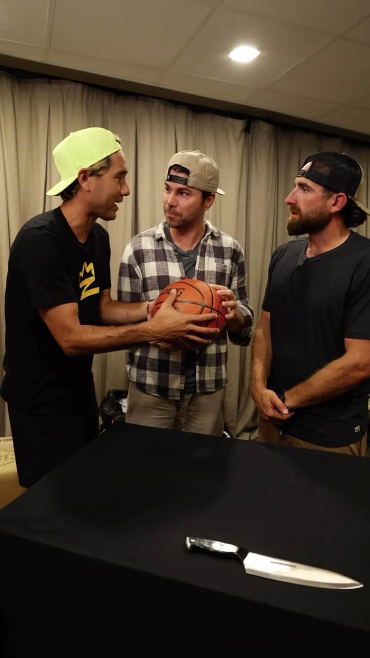 Dude Perfectのインスタグラム：「MARK ATE THE BASKETBALL 🤯🏀」