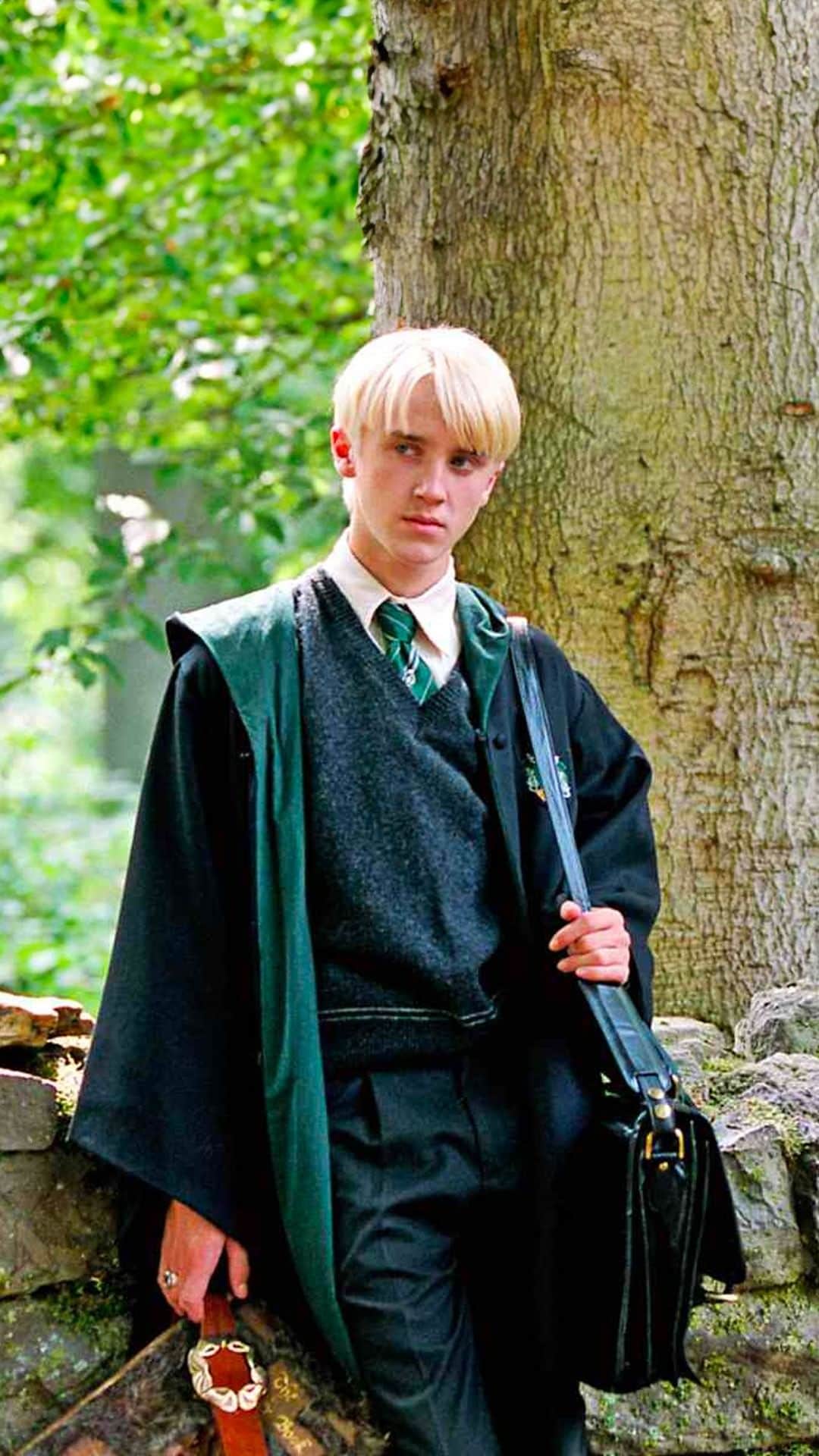 アカデミー賞のインスタグラム：「Draco Malfoy…the boy who had no choice.  Slytherins rise up! What’s your favorite Draco moment from the Harry Potter films? 🐍」