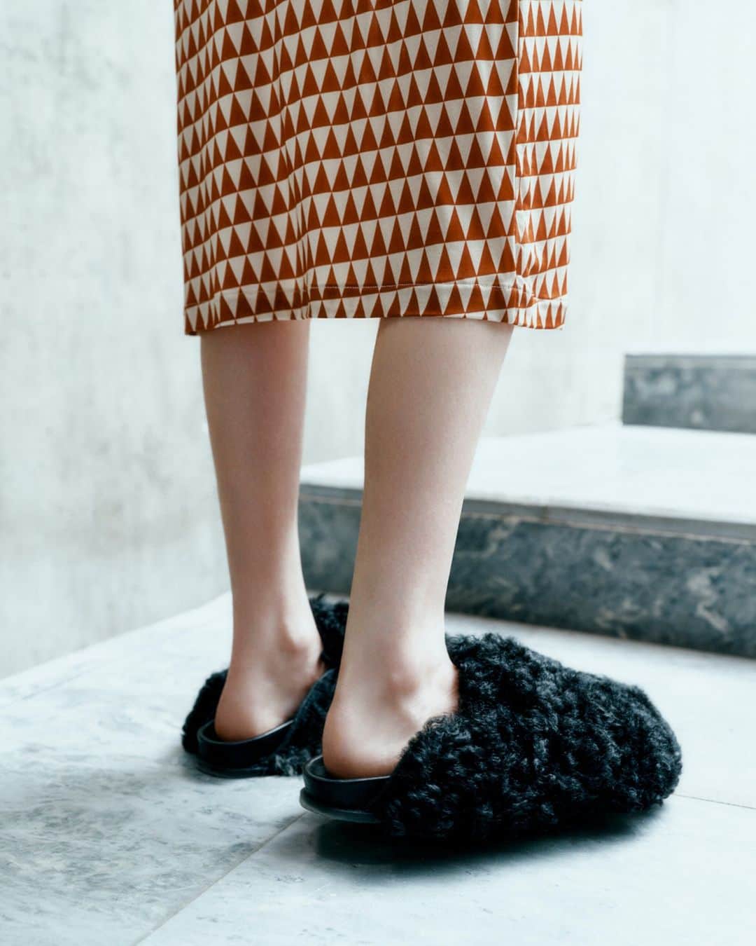 タイガーオブスウェーデンのインスタグラム：「The Bori shoe is our flat slip-on mule, and this season, we offer the style in Swedish shearling from Gotland, promising a more responsible choice. The wide leather welt with a heavy stitch adds a unique accent, complementing the statement design aesthetic. #TigerofSweden」