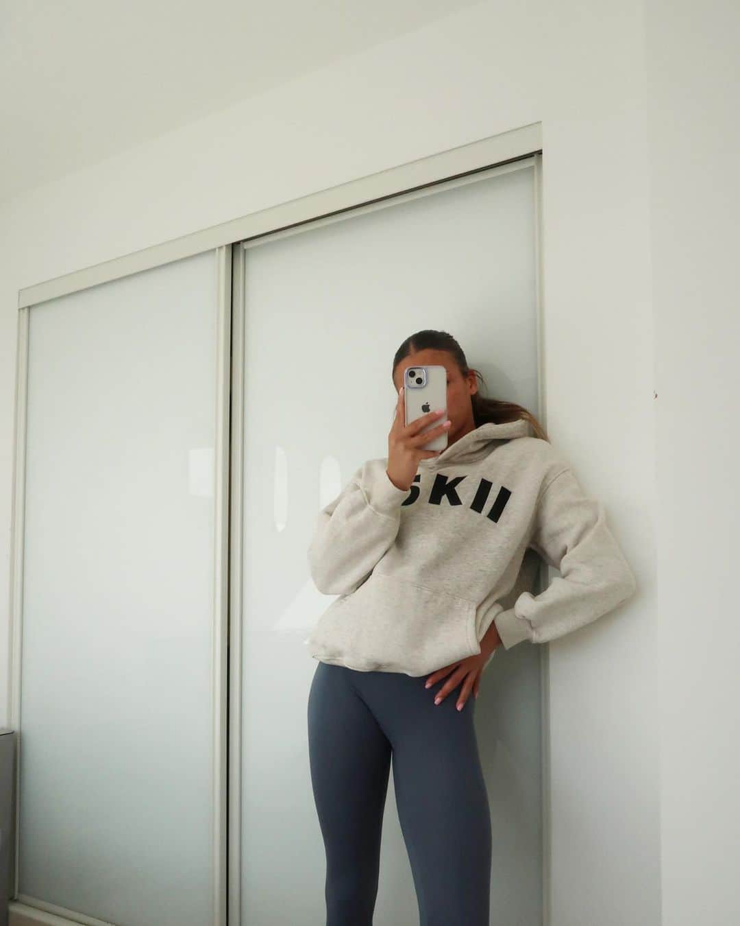 ジョージア・メイ・フェントンのインスタグラム：「@oskiiuk 🤍🕊️🤸🏽🪩🙌🏽」