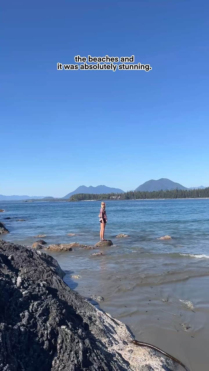 Zanna Van Dijkのインスタグラム：「How to spend a day in Tofino, Canada 🇨🇦   We’re exploring the beautiful coastline of Vancouver island and here’s what we got up to yesterday:  🌅 Sunrise swim in @staywildswim  🍄 Yummy brekkie at @wickinnbc  🐻 Bear watching with @adventure.tofino  🌱 Wholesome lunch at @shedtofino  🌊 Beach strolls & swims on Chesterman beach  🍞 Delicious dinner at @shelterrestaurant   Come follow along the final few days of our Canadian adventure on my stories 🥰♥️ #tofino #tofinobc #tofinotravel #yourtofino」
