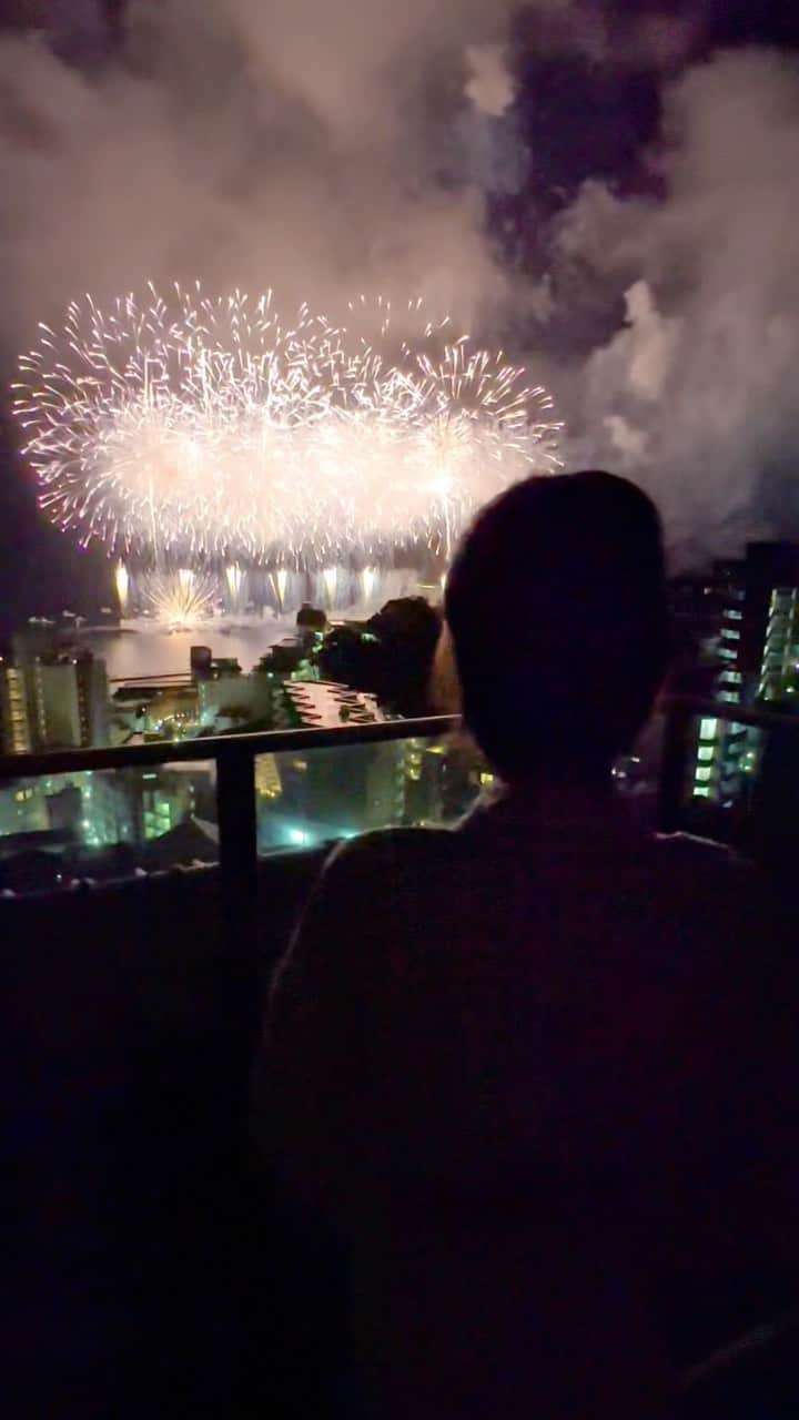 JUNKO（飯田順子）のインスタグラム：「のんびり旅館で 花火🎇とってもよかった ・  #夏の思い出 🎆🎆 ・ ・ ・ #花火 #熱海 #熱海旅行  #熱海花火大会  #旅行記  #旅行好き  #花火大会  #hanabi」