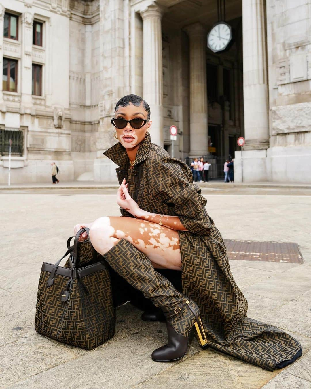 ウィニー・ハーロウさんのインスタグラム写真 - (ウィニー・ハーロウInstagram)「90’s baddie in Fendi 🤎 Milan your Gorgeous!!」9月23日 1時27分 - winnieharlow