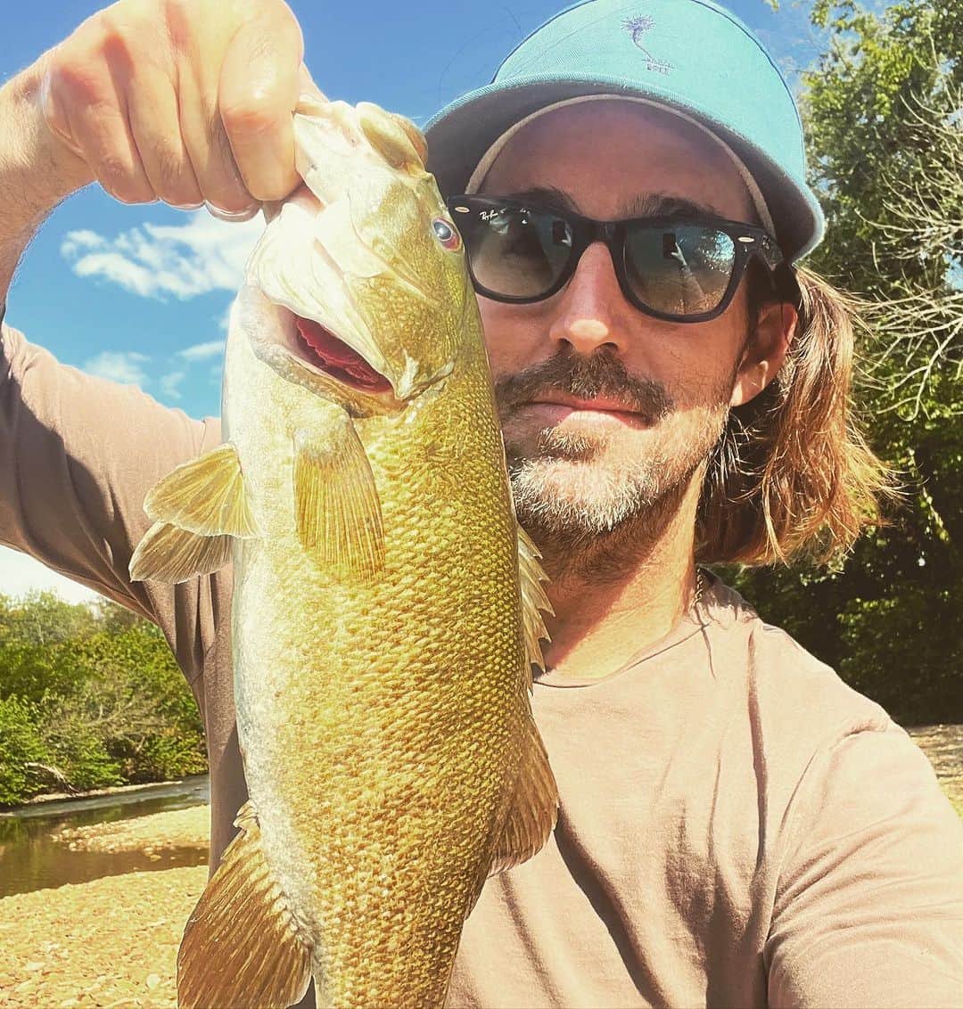 ジェイク・オーウェンのインスタグラム：「Life ain’t bad deez daze.   📸 💩」