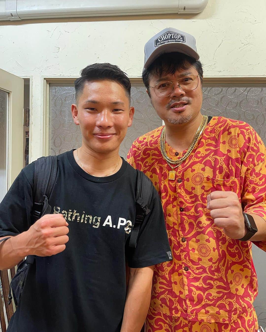 杉本知香さんのインスタグラム写真 - (杉本知香Instagram)「強い男たち👊🥊🥊 粟生ちゃんと後輩の流星くんが通りすがりに 佐田くん見つけて 顔出してくれました😊 粟生ちゃん、先日の天心くんの試合お疲れ様でした‼️おめでとう‼️🥊  #中目黒美容室 #バッドボーイズ佐田#バッドボーイズ #佐田正樹#satabuilders  #粟生隆寛 🥊 元#WBC世界フェザー級王者 元#WBC世界スーパーフェザー級王者 #世界2階級制覇王者#那須川天心 トレーナー #松本流星 🥊 #アマ4冠  2戦 2勝（1KO） #ミニマム級#帝拳ジム」9月23日 1時43分 - sugimotoc