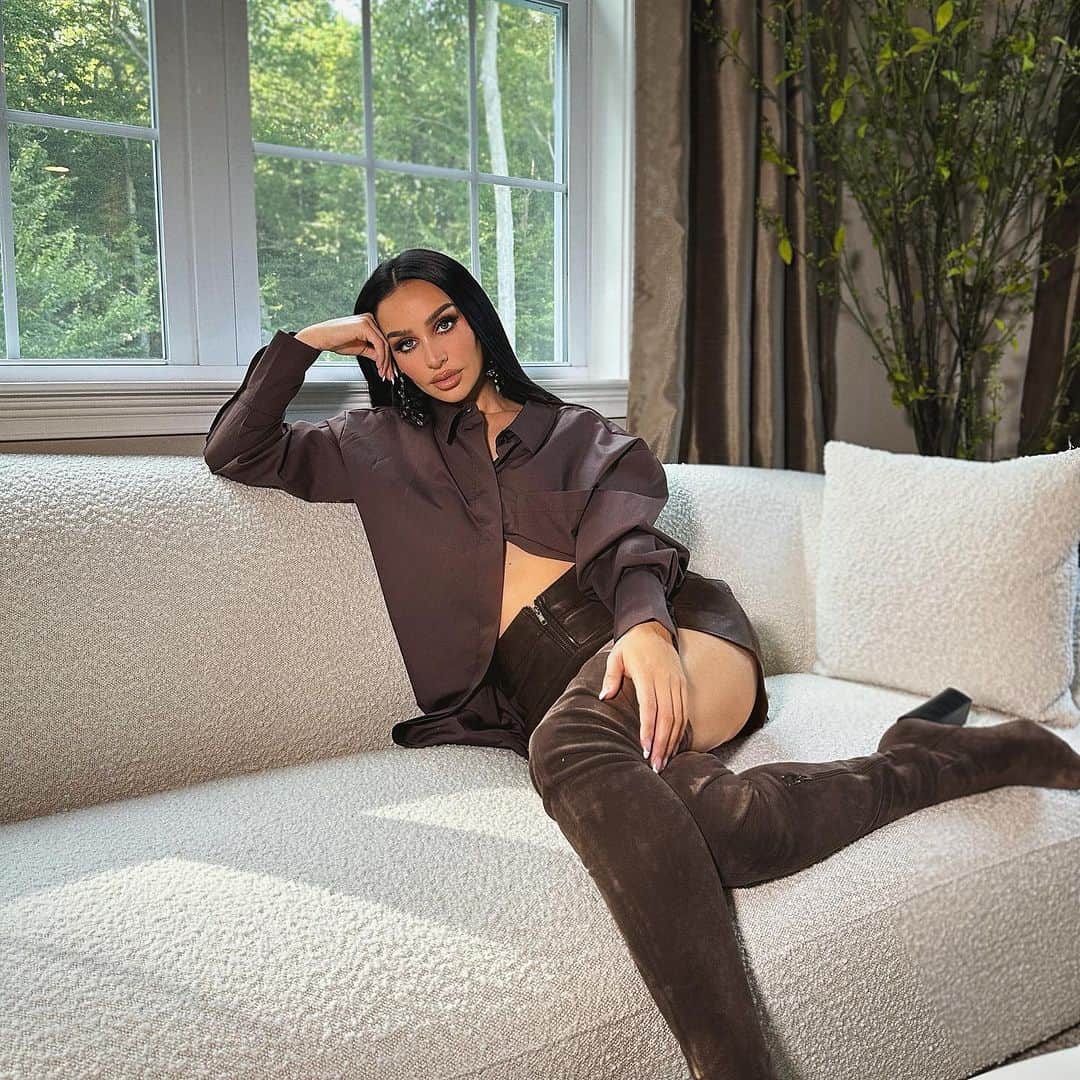 Carli Bybelのインスタグラム：「cozy🤎☕️」