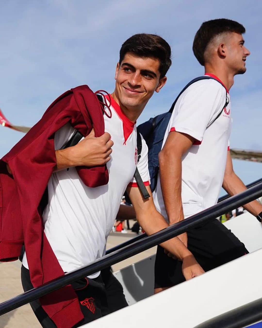 セビージャFCさんのインスタグラム写真 - (セビージャFCInstagram)「🛫 🔜 #OsasunaSevillaFC   #WeareSevilla #NuncaTeRindas」9月23日 1時58分 - sevillafc