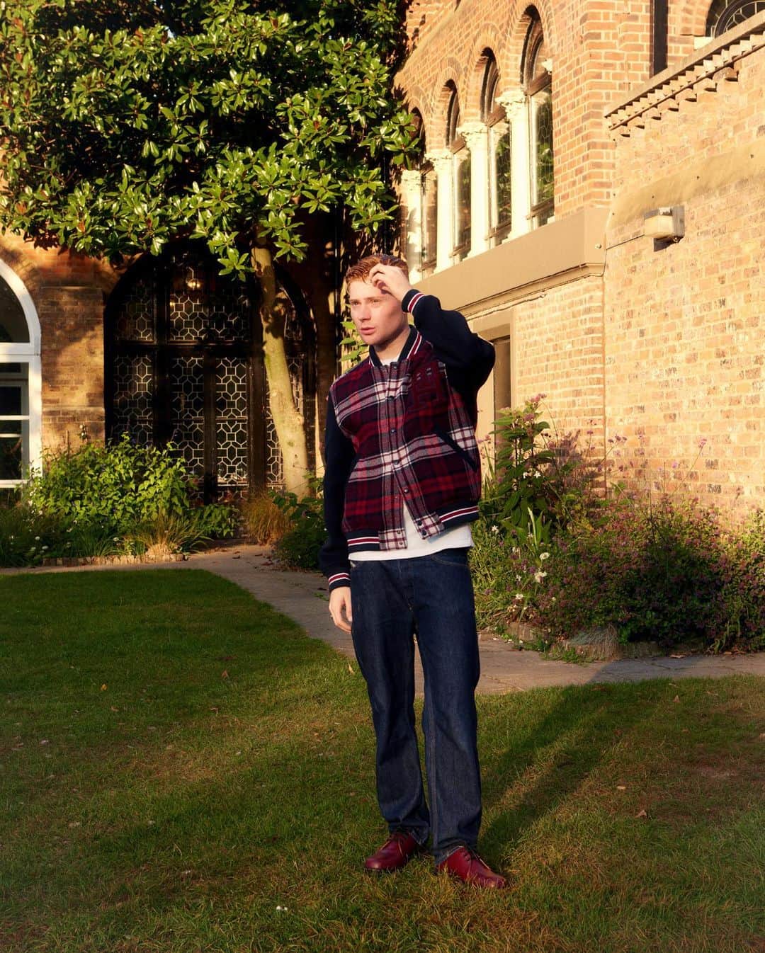 レオ・マンデラのインスタグラム：「summer is done. autumn is here & im ready 🍁 @tommyhilfiger #tommyfamily」