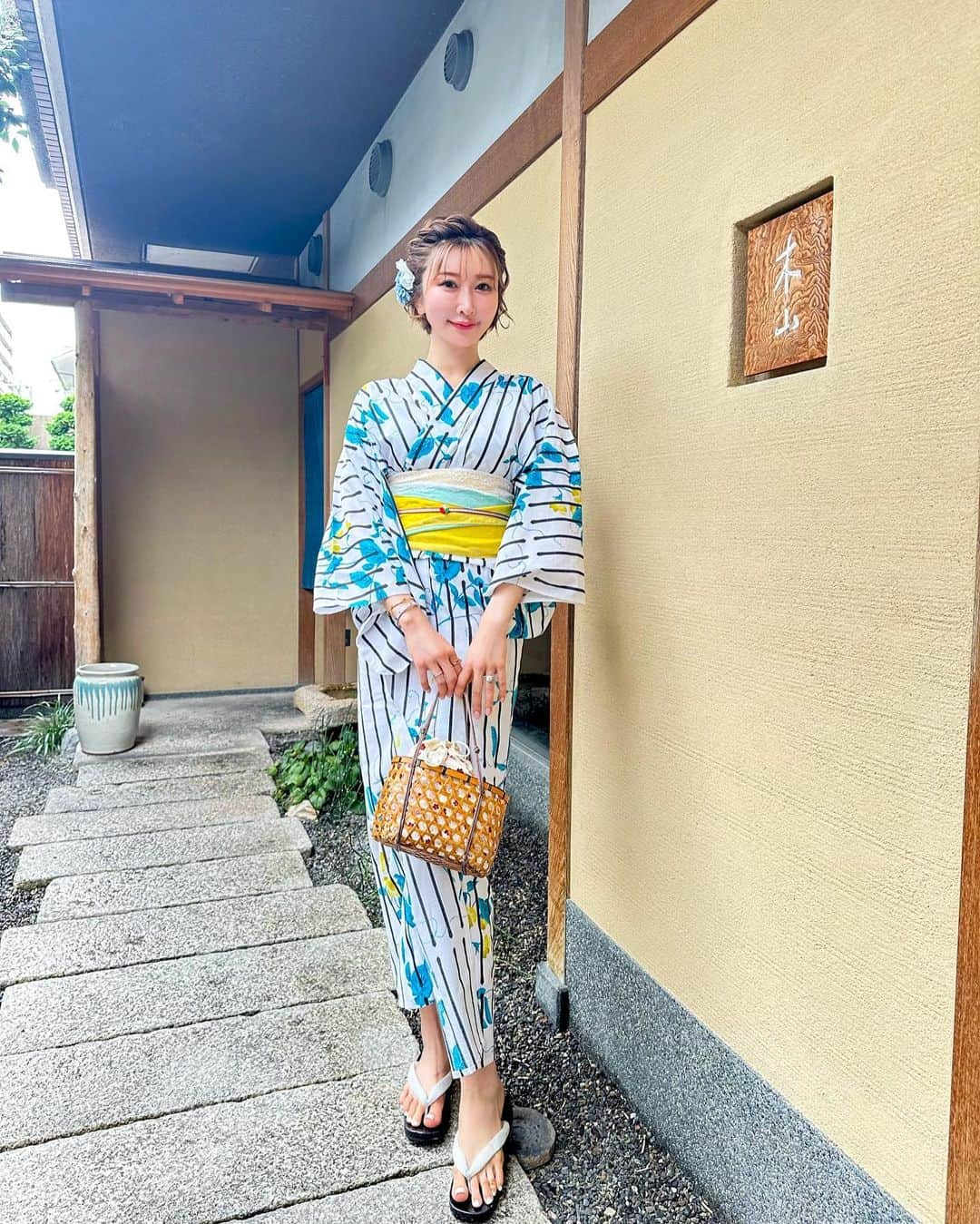 JUNKO（飯田順子）のインスタグラム：「浴衣👘きて 木山さんにランチ💛 ・ 京都散策してかき氷🍧 食べる予定がお腹いっぱいすぎて 食べれなかった🤣 ・ ・ ・ #予約困難#予約困難店 #京都グルメ #京都 #京都観光 #京都旅行 #夏の思い出 #木山#懐石料理 #kyotojapan #kyototrip  #ゆかた #浴衣ヘアアレンジ #浴衣 #旅行記 #旅行好きな人と繋がりたい #旅行が好き」