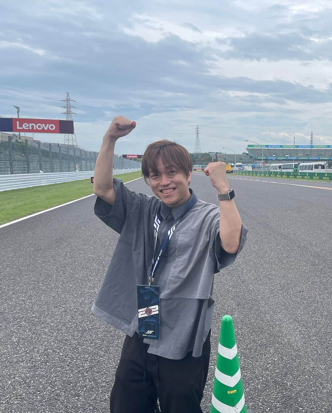 CUTTさんのインスタグラム写真 - (CUTTInstagram)「2023/9/22   #F1jp 日本グランプリ金曜!  レースを近くに感じながらお仕事したりしてとても贅沢な1日でした。  #YukiTsunoda の走りもトークも快調で、明日からも楽しみです。  トークといえば、 #中嶋悟 さんをリスペクトしつつしっかり話題を回していく #佐藤琢磨 さんに今年も感銘を受けました☺️ 今日一番印象的だったかも。  9/25の大阪ポテトキッドのライブでは名古屋と違う新曲をやろうと思います。F1効果(?)だ！」9月23日 2時10分 - cuttofficial