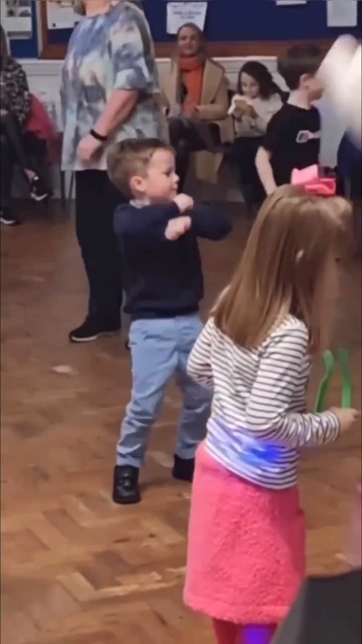 NERVOのインスタグラム：「Putting y’all in that Friday mood - say lessss🕺🕺💃💃🪩🪩 #littleboysgotMOVES #Friday #RFTW #Friyay   🎵 Barely On My Mind - @theregrettesband (NERVO Remix)」