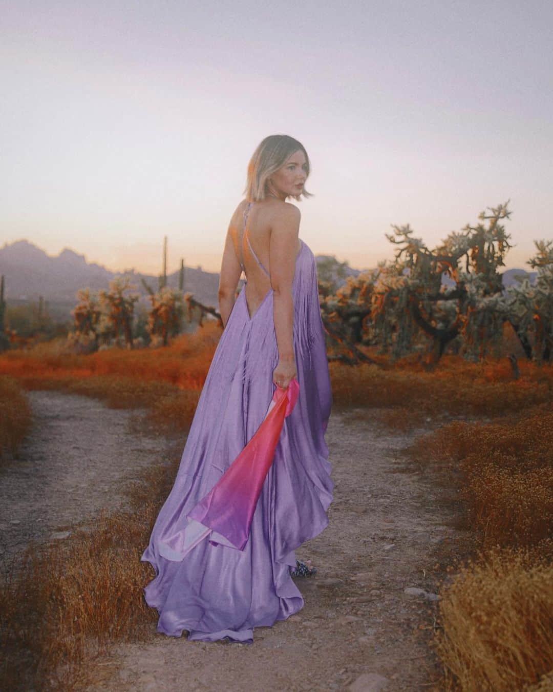 Amber Fillerup Clarkのインスタグラム：「We made a Violet Hour silk scarf and I’m going to send it to 10 of our @daehair followers 💜 ily! Thanks for supporting us it means so much to us!」
