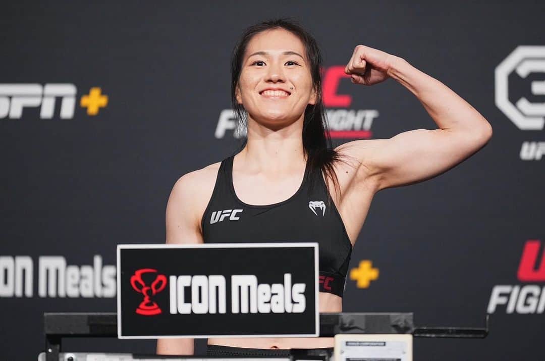 魅津希（井上瑞樹）のインスタグラム：「115.5 ✅   Our client @fightermizuki 🇯🇵 is on weight and ready for her big return tomorrow at UFC Fight Night in Vegas 🔥  Watch her at 4 PM ET on ESPN + 👊」