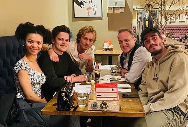 トム・ベリカのインスタグラム：「A little reuniting with these amazing humans…da best. @india_amarteifio @coreymylchreest @sam_clemmett @freddiedennis #QCgang」