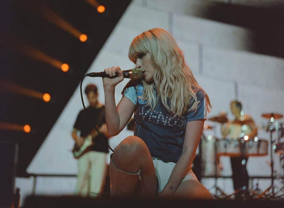 Paramoreさんのインスタグラム写真 - (ParamoreInstagram)「Tour on film. Part 2.   📸: @zacharygray」9月23日 2時33分 - paramore