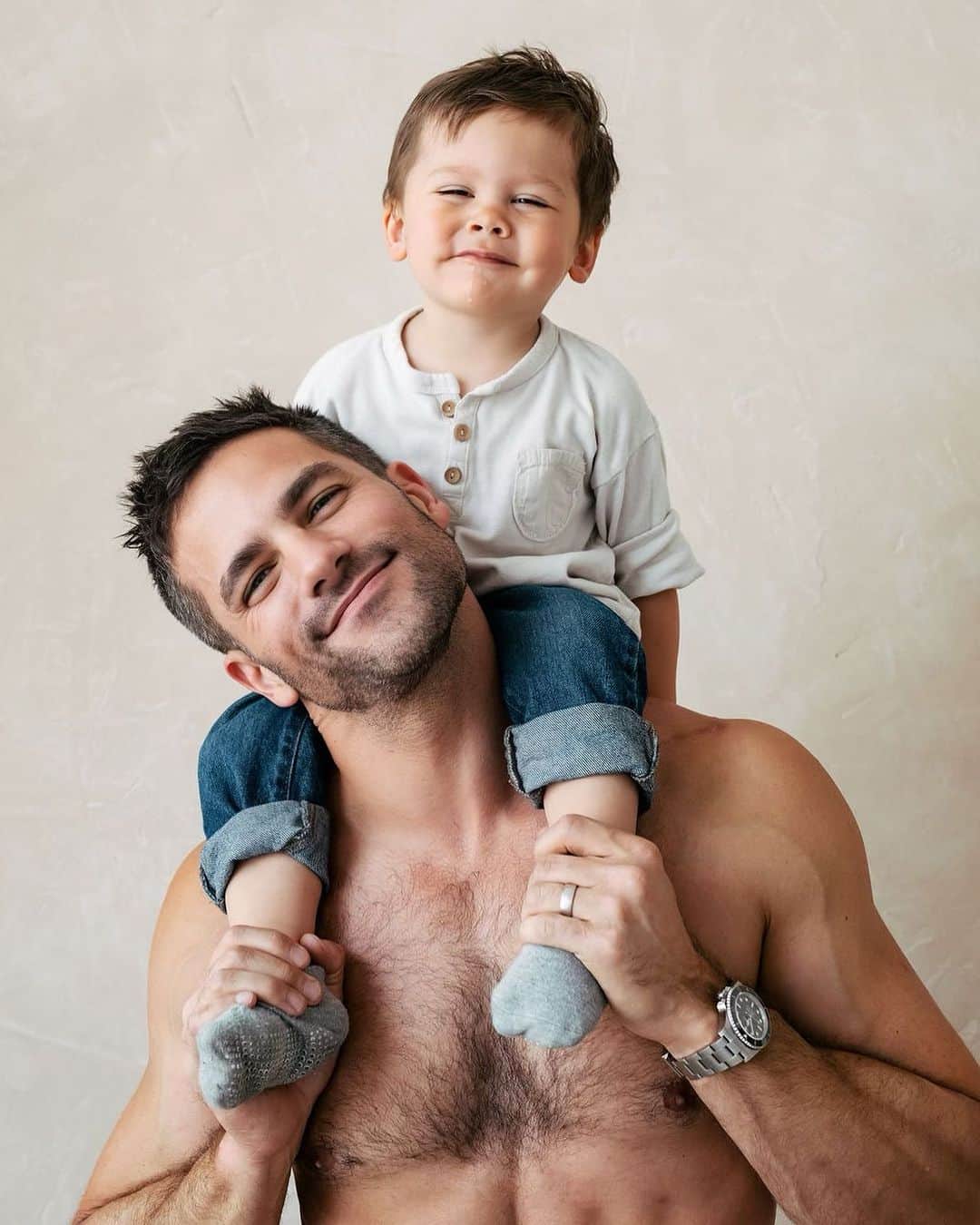 ブラント・ドーハティのインスタグラム：「Cheesin with boy.  Photo by @ninamenconi」