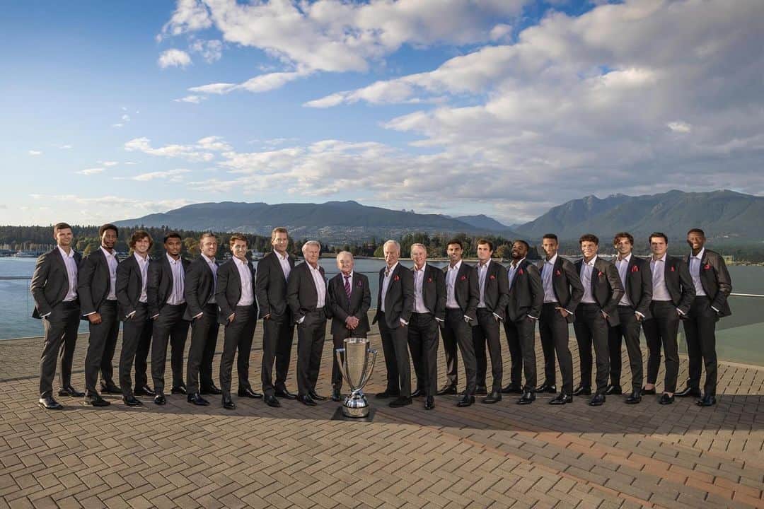 フベルト・フルカチュのインスタグラム：「Ready for the competition 😎  #LaverCup」