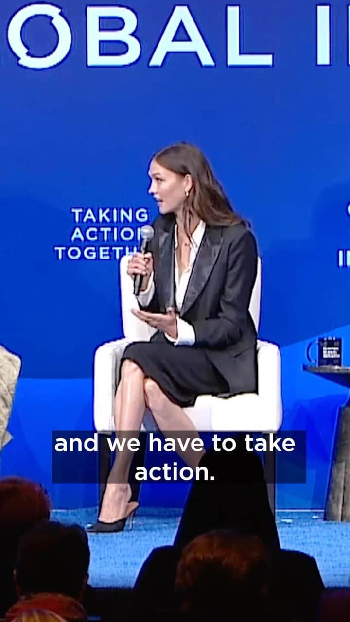 カーリー・クロスのインスタグラム：「25M women of childbearing age in the U.S. now live in states that have restrictive abortion policies. As someone who grew up in one of them, this has long been one of the most important issues to me.  From conversations about reproductive rights with my sisters in the kitchen, to being trained as a patient escort in my early 20’s, to marching in the streets of NY after Roe, to visiting independent clinics in the midwest, it has opened my eyes to the struggles so many women face in seeking basic reproductive care in this country. I couldn’t just sit by and do nothing. That’s why I founded the Gateway Coalition.   Gateway Coalition is a collective that works to direct funds and resources to independent clinics and the patients they serve. Our focus is to support care providers in the midwest and the important role they play in providing access to critical healthcare for patients, helping cover travel costs, and simply keep their doors open.  I am deeply inspired by the many individuals who have been focused on this space for many years. Thank you @clintonglobal for including me in this conversation alongside Wendo Aszed, Natalia Kanem and Rebecca Gomperts and Jen Psaki- change will take a collective effort from us all. This is just the start.」