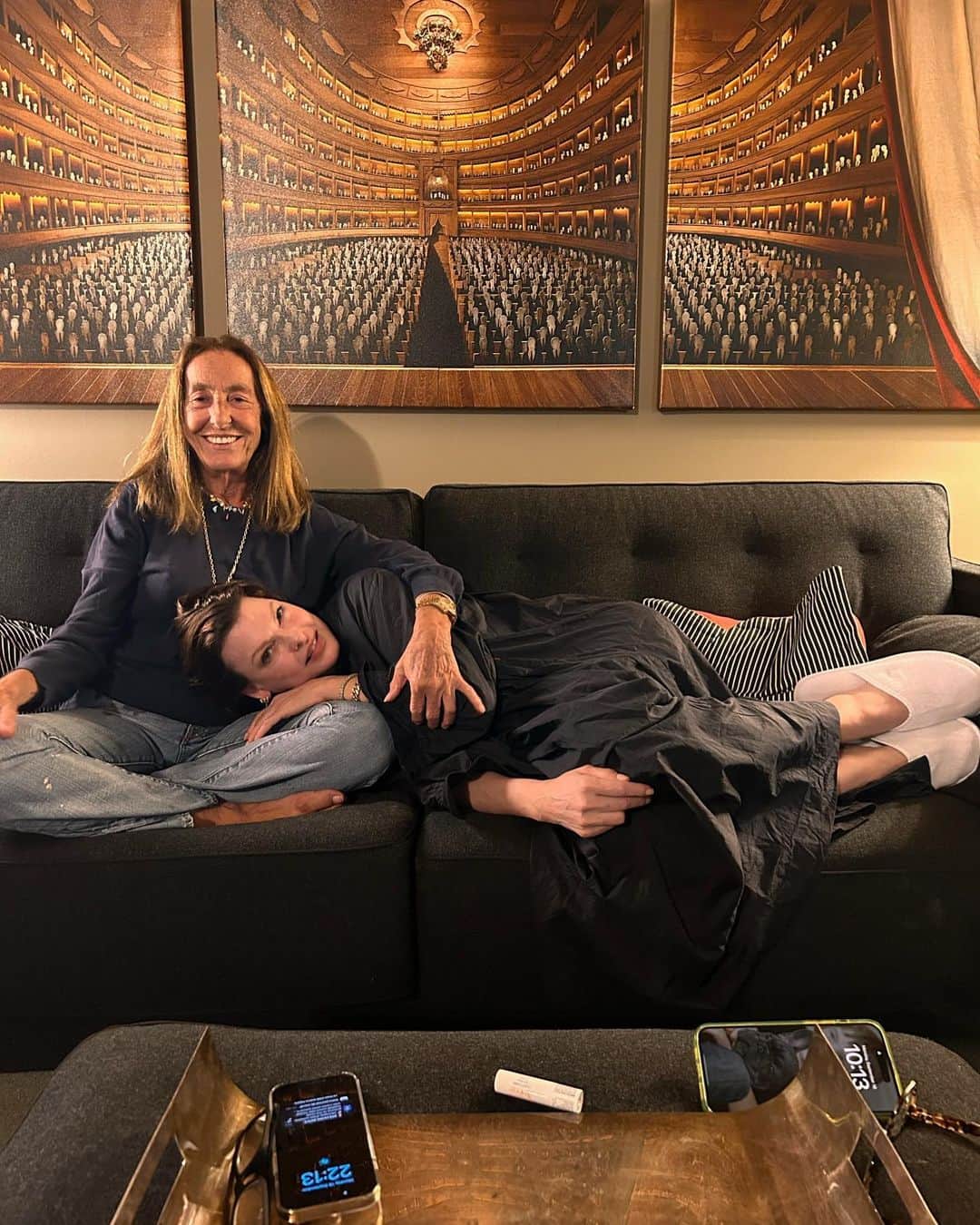 リンダ・エヴァンジェリスタさんのインスタグラム写真 - (リンダ・エヴァンジェリスタInstagram)「What a joy to spend time with these beautiful friends—both old and new! You all made London and Milan even more special. So much laughter and love! ♥️♥️」9月23日 3時06分 - lindaevangelista