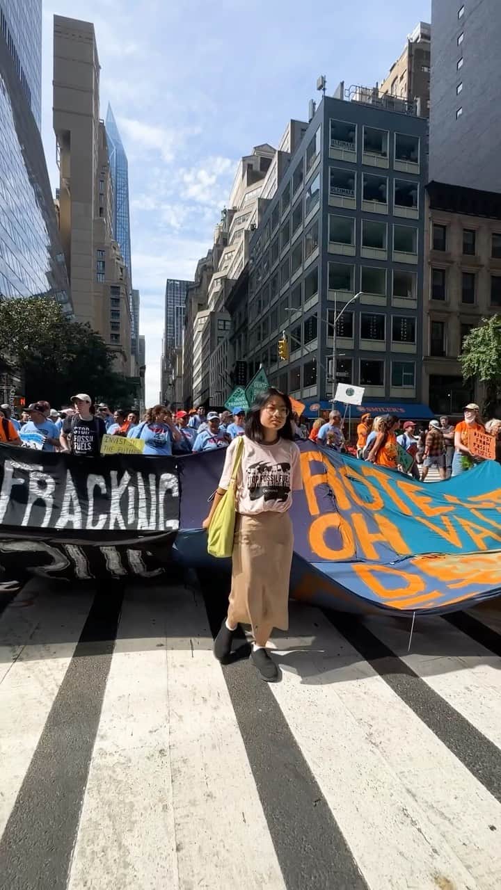 patagoniaのインスタグラム：「Last weekend, tens of thousands of you showed up in New York City to tell world leaders that it’s long past time to kick fossil fuels for good. We left the weekend feeling optimistic, inspired and ready to continue the hard work ahead. So, what’s next? As Climate Week gets under way, government and business representatives from around the globe are now gathering at the U.N. Climate Ambition Summit, a first-of-its-kind event aimed at accelerating plans for a global movement away from fossil fuels.  You can build momentum by signing the petition at the link in our bio, asking the U.S. government to halt fossil fuel expansion and extraction. Or visit Patagonia Action Works (Patagonia.com/ActionWorks) to connect with grassroots organizations leading important work to end fossil fuels.   Video: Luke Boelitz (@lukeboelitz)  Speakers: Tracy Brown, President, Riverkeeper; Manning Rollerson, Better Brazoria: Clean Air & Water; Sharon Lavigne, Founder, Rise St. James; Miguel Escoto, Organizing Director, Oilfield Witness  #EndFossilFuels」
