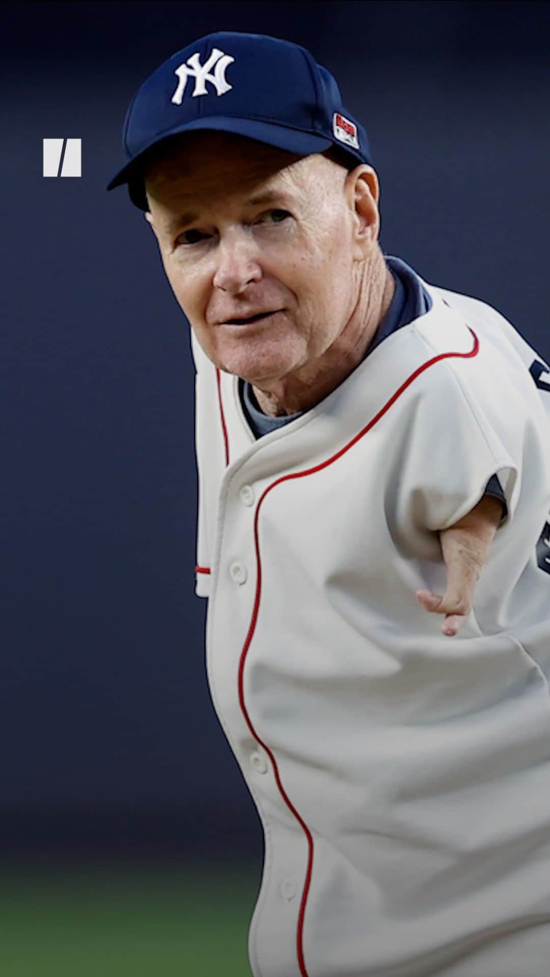 Huffington Postのインスタグラム：「Think throwing a strike on a baseball diamond is easy? Try throwing the ball with your feet.  Tom Willis was born without arms or hands, and learned to use his feet to write and throw a baseball.  The 64-year-old San Diego resident has gotten so skilled at the latter that he’s thrown the first pitch at 29 different Major League Baseball stadiums since 2015 ― all with his right foot.」