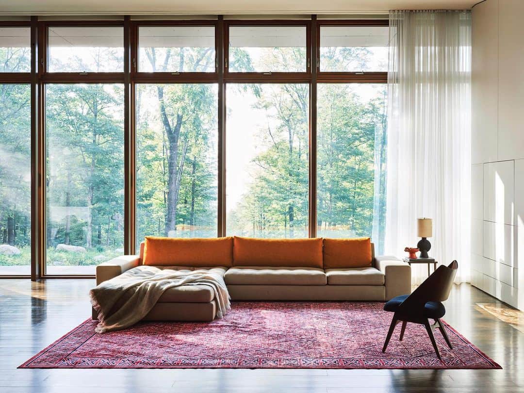 プラバルグルンのインスタグラム：「More from the exclusive west-meets-east designer collection #PrabalGurungXRugsUSA . Bring the rich artistry of the award-winning fashion designer @prabalgurung and @rugs_usa home today. Shop the collection now at rugsusa.com!  Photography: @frankfrancesstudio and @liv_demetros  Styling: @adriantmanuel with @m.a.wheatley  Producer: @taraelmore」