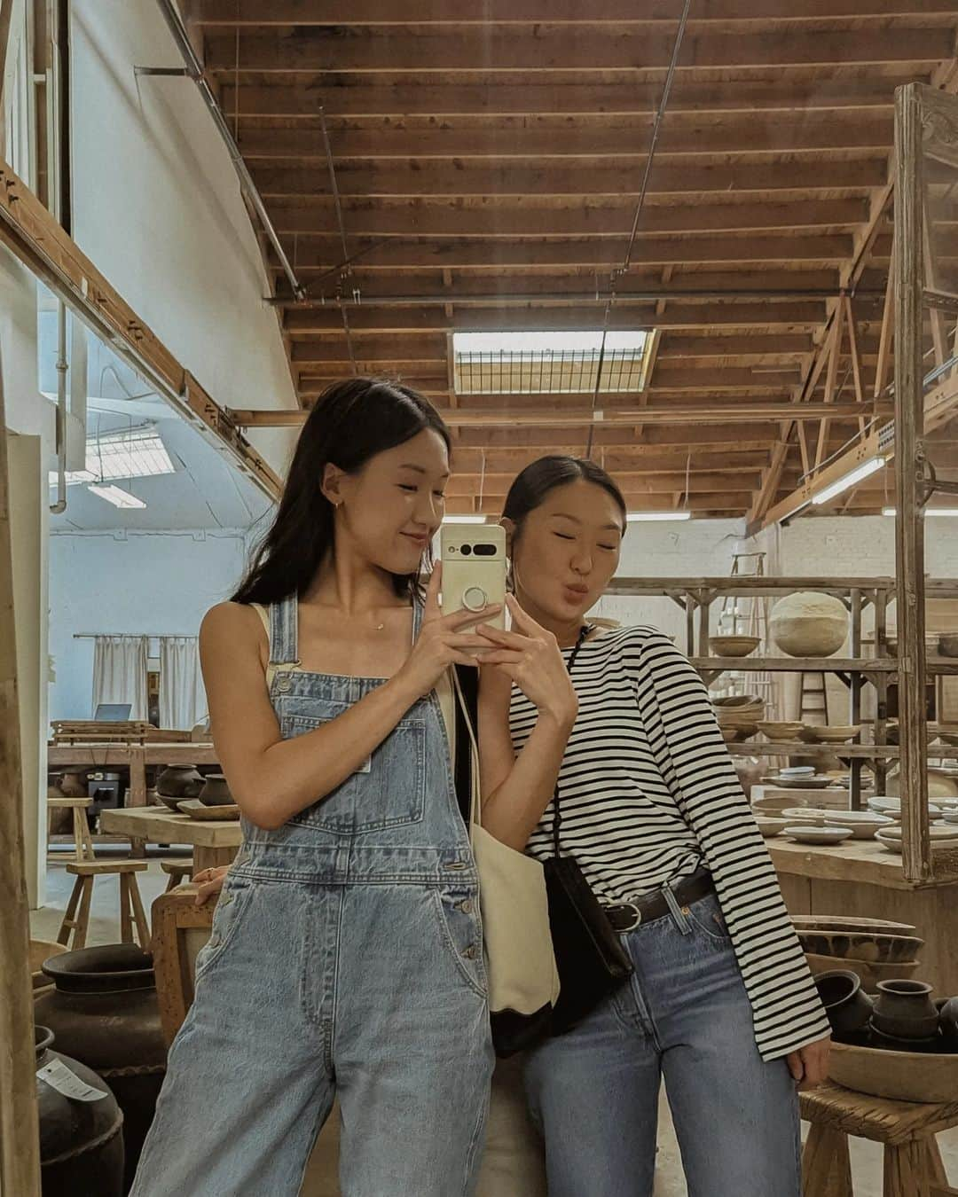 W E Y L I Eさんのインスタグラム写真 - (W E Y L I EInstagram)「Our love language is vintage shopping & brunch @sophiachang」9月23日 3時31分 - weylie