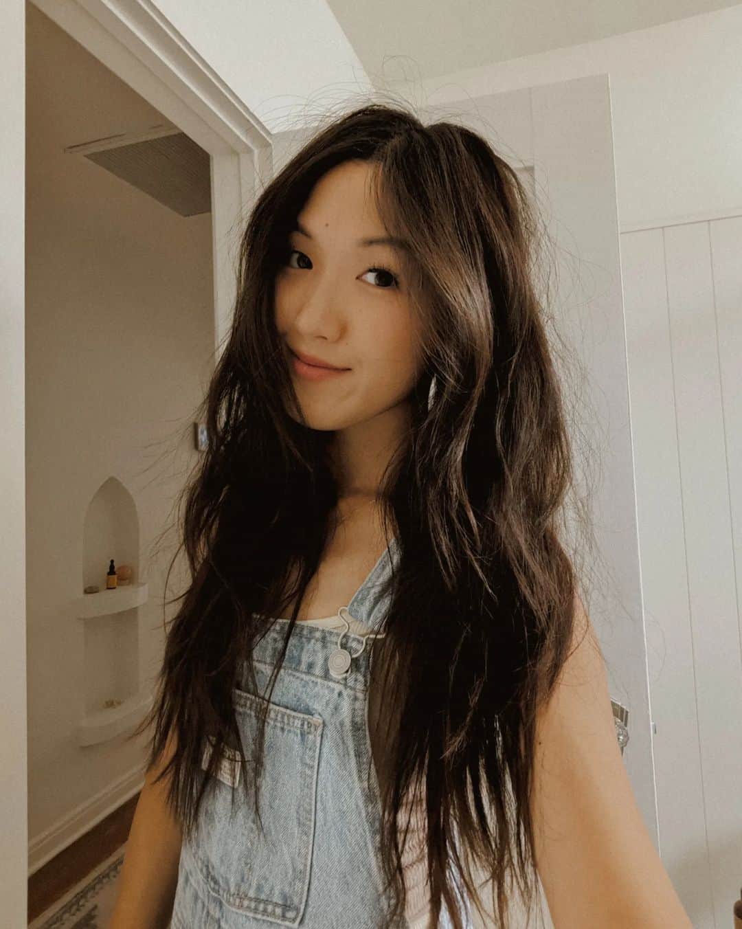W E Y L I Eのインスタグラム：「Our love language is vintage shopping & brunch @sophiachang」