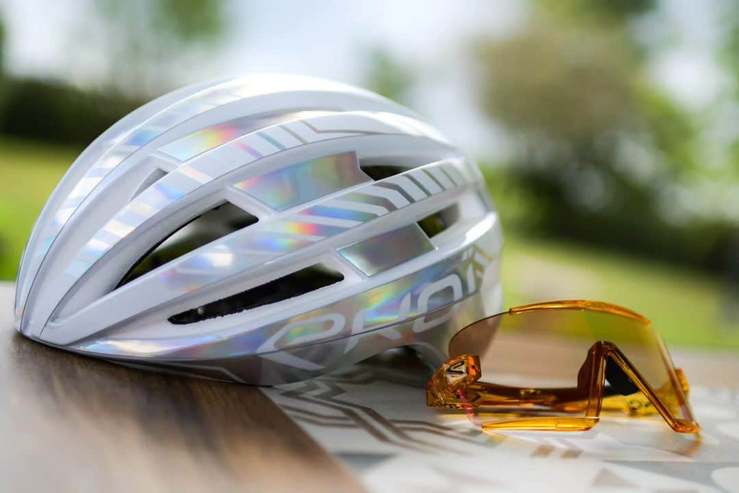 別府史之のインスタグラム：「What a beauty ✨ EKOI brings excitement to cyclists 💕  ×××××××××××××××××××××××××××××××××  #Love #cycling #ekoi #france #velo #helmet #eyewear #sunglasses #Gara #ottimo  #ヘルメット #サングラス #サイクリング #サイクリスト #エコイ #フランス」