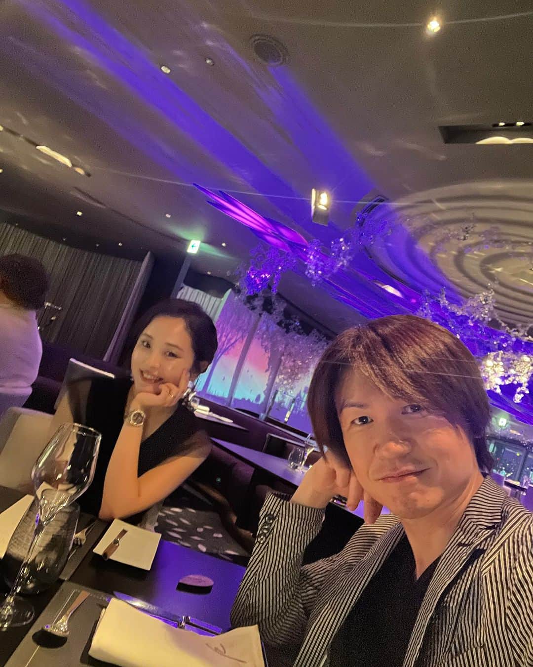 城咲仁のインスタグラム：「46歳になりました 大好きな妻ありがとう 皆様今後とも宜しくお願い致します  明日は生放送😆 ▪️9/24日(日)お昼12:00時からQVC生放送 美容乳酸菌、ビューティーフローラをご紹介  #城咲仁 #加島ちかえ #夫婦 #ディナー #birthday #誕生日 #anniversary #感謝 #お祭り #夫婦 #date #vivant」