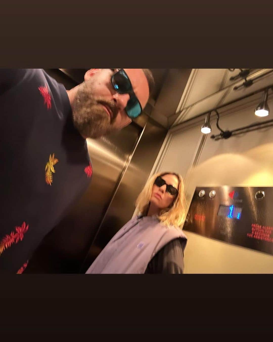 サラ・フェルバーバウムさんのインスタグラム写真 - (サラ・フェルバーバウムInstagram)「Random photo dump in ascensore  . @danielederossi I love being stupid with you.  . . #justcause #elevatorlove」9月23日 4時07分 - sarahfelberbaum