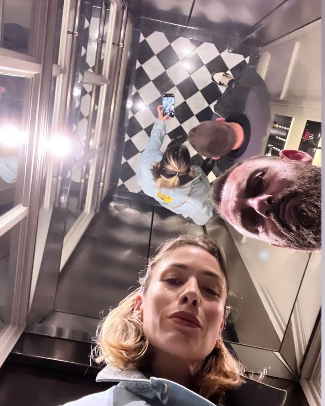 サラ・フェルバーバウムさんのインスタグラム写真 - (サラ・フェルバーバウムInstagram)「Random photo dump in ascensore  . @danielederossi I love being stupid with you.  . . #justcause #elevatorlove」9月23日 4時07分 - sarahfelberbaum