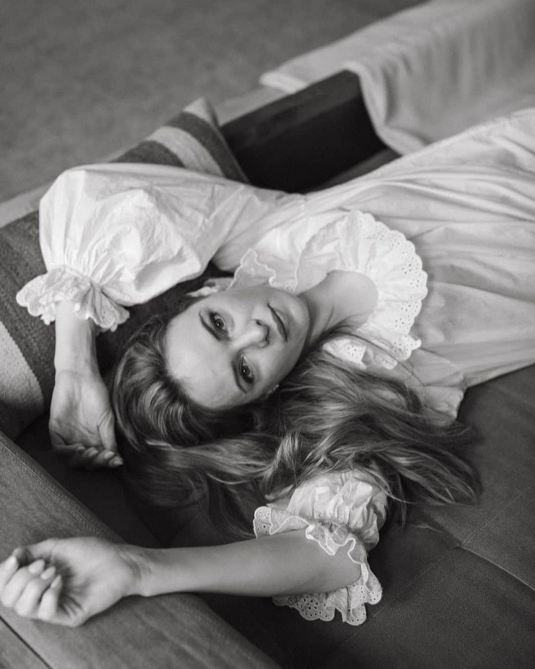 ダニエル・パナベイカーのインスタグラム：「Feeling this nightgown trend.」