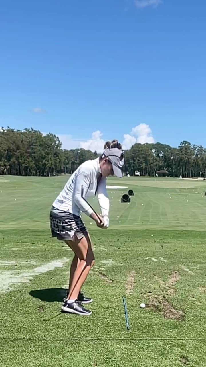 ギャビー・ロペスのインスタグラム：「Last push of the year 👊🏼  Vamos🇲🇽  @moralesgolf」