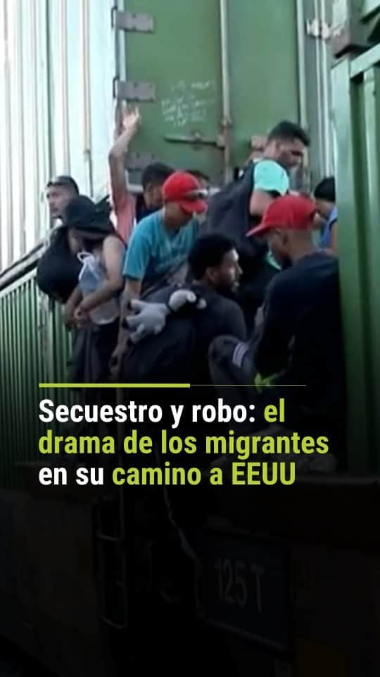 Primer Impactoのインスタグラム：「📌 Familias completas dan sus últimos alientos para seguir tras el 'sueño americano' pero además de luchar contra el cansancio, muchos han sido víctimas de diversos delitos.  Reporta @reynarodrigueztv  📺 Más en Primer Impacto a las 5pm/ 4C de lunes a viernes por @univision」