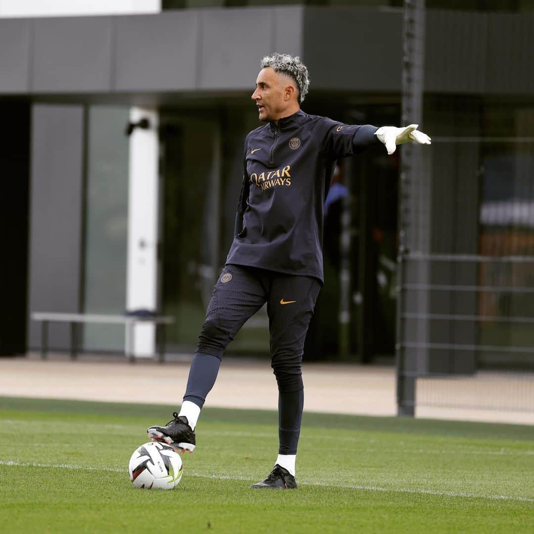 ケイラー・ナバスさんのインスタグラム写真 - (ケイラー・ナバスInstagram)「Work! 🧤⚽️」9月23日 4時31分 - keylornavas1