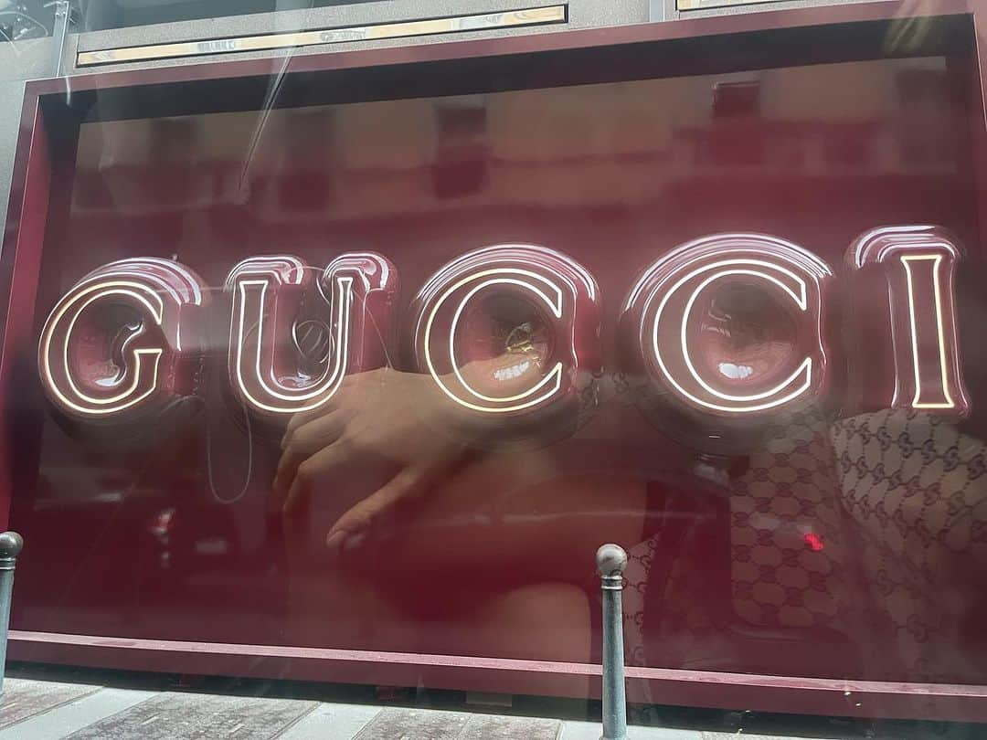 さんのインスタグラム写真 - (Instagram)「Was so nice to be here to @gucci for the day and watch the new vision come to life under @sabatods thank you for having me now it’s off to bed for me.」9月23日 4時32分 - gemma