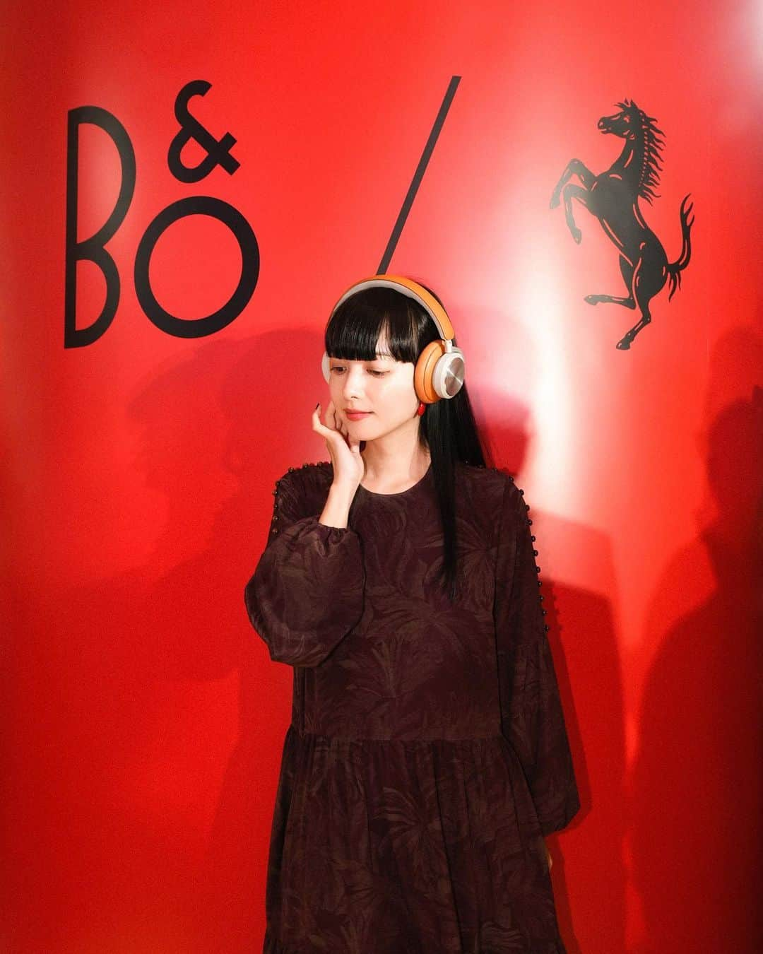 武居詩織さんのインスタグラム写真 - (武居詩織Instagram)「Bang & Olufsen × Ferrari Capsule Collection Launch Party🍸  新発売のBang & Olufsen × Ferrari Capsule Collectionを見に🟥  スピーカーもいつかほしいな…なんて思ってます🔈  #BangOlufsenForFerrari #BangOlufsenJapan #pr」9月23日 10時13分 - shioritakesue