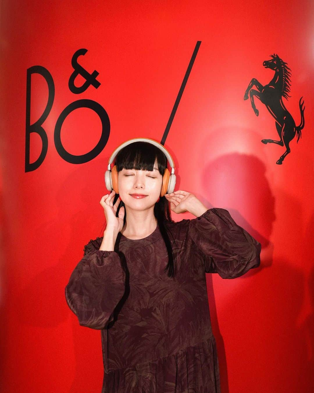 武居詩織さんのインスタグラム写真 - (武居詩織Instagram)「Bang & Olufsen × Ferrari Capsule Collection Launch Party🍸  新発売のBang & Olufsen × Ferrari Capsule Collectionを見に🟥  スピーカーもいつかほしいな…なんて思ってます🔈  #BangOlufsenForFerrari #BangOlufsenJapan #pr」9月23日 10時13分 - shioritakesue