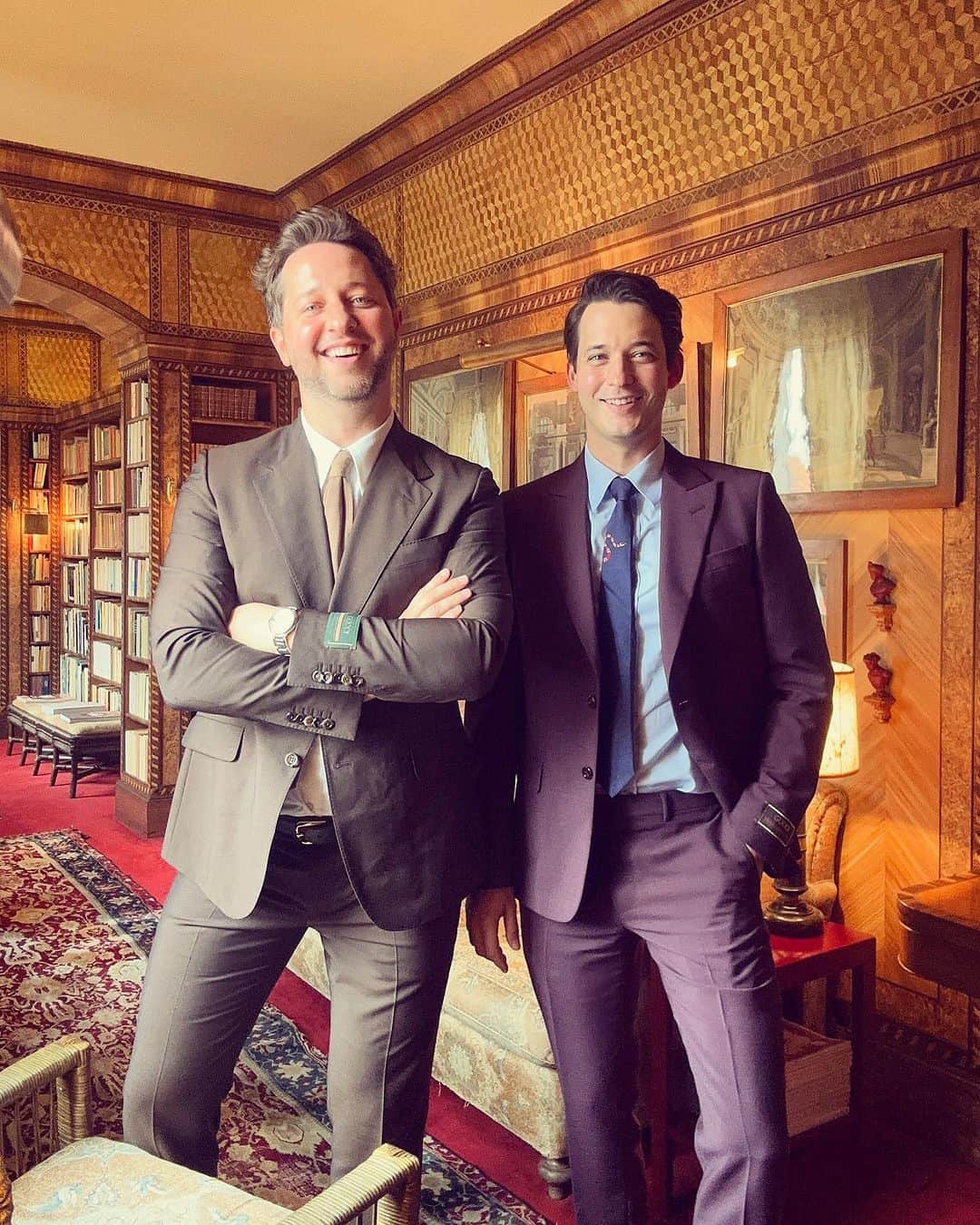 デレク・ブラスバーグのインスタグラム：「DADS GONE GUCCI! Thank you to @sabatods for having me and @nickbrown at his debut @gucci show. Bravo, grazie, stupendo, all the other Italian words for celebration! 👏😽👜」