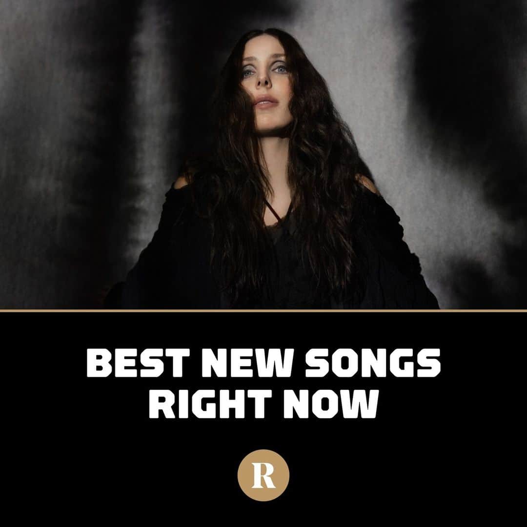 Revolverのインスタグラム：「At first, Chelsea Wolfe's new song, "Dusk," captures the eerily beautiful quietude of a midnight snowfall. For its first three minutes, the goth-rock singer croons delicately over a click-clacking drum machine and spacy ambiance, the whole mix suffocated by a tasteful lack of reverb.⁠ ⁠ Then, an avalanche happens. The fuzzy guitars plow forward and the song opens up while Wolfe's voice — now coated in wreathes of echo — swirls up into the dark sky. She's back, and masterful as ever.⁠ ⁠ ⚡ Blast "Dusk" — along with all the other best new songs right now — at the link in bio.」