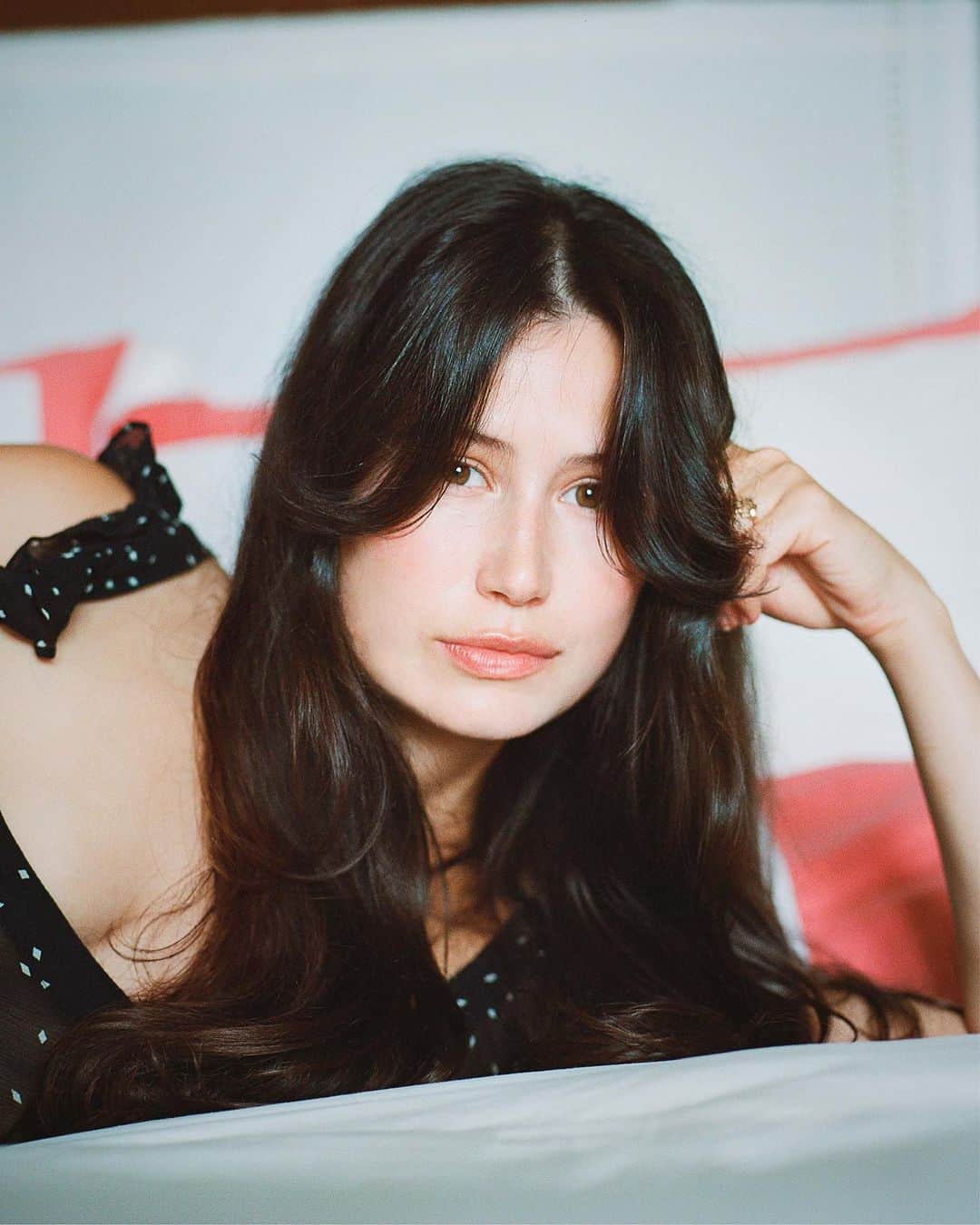 WHO WHAT WEARさんのインスタグラム写真 - (WHO WHAT WEARInstagram)「Ask @delaneyrowe to describe her style, and she'll say it's channeling Gwyneth Paltrow in Great Expectations or a modern-day rock star’s girlfriend. "That’s what I always want to look like, like I’m dating Harry Styles,” she says, and truthfully, same. Rowe is an impressive one-woman show, writing, performing, and editing all of her own content to 2.2 million-and-counting followers on TikTok, and there's a good chance her signature cringe-inducing, on-the-mark comedic videos have shown up on your FYP. We discuss her iconic TikTok characters, her writing process, and what she has up her sleeve next at the link in our bio. photographer: tdnphoto」9月23日 5時19分 - whowhatwear