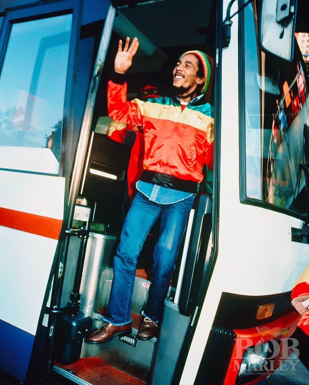ボブ・マーリーさんのインスタグラム写真 - (ボブ・マーリーInstagram)「“My music gets my message across, so we are touring for more than commercial reasons […] reggae is for everyone and we hope we can help everyone with our music.” #bobmarley  📷 #LynnGoldsmith ©️ Fifty-Six Hope Road Music Ltd.」9月23日 5時23分 - bobmarley