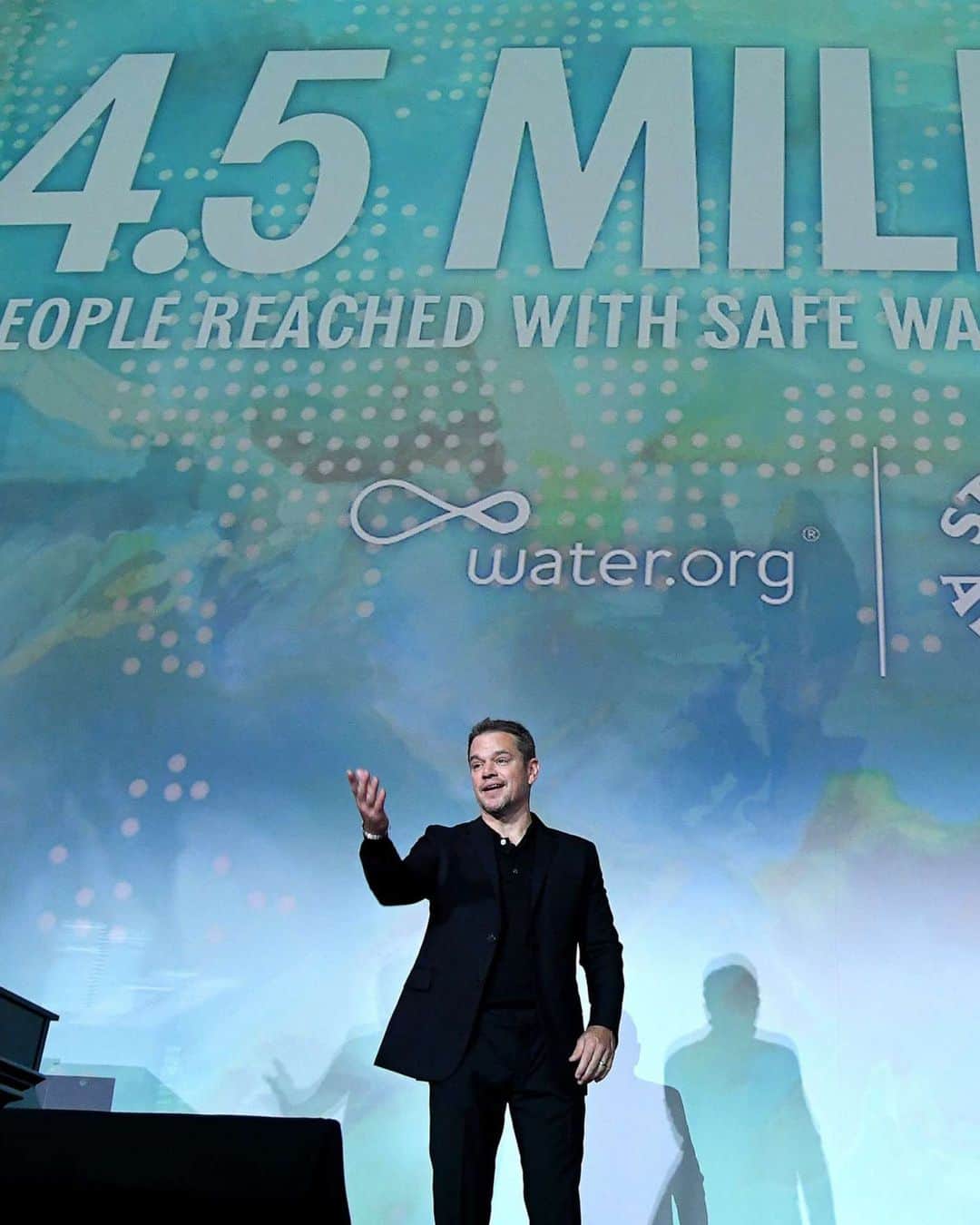 Good Morning Americaさんのインスタグラム写真 - (Good Morning AmericaInstagram)「Actor and Academy Award-winning screenwriter Matt Damon hosted an event to help fund safe access to one of the world's most precious resources: water. 💦  The Water.org co-founder teamed up with Zoe Saldaña, Jeremy Allen White, Ludacris and other notable celebrities, including lifestyle entrepreneur and author Martha Stewart, at the Hall des Lumières in New York City for Water.org partner Stella Artois' The World's Most Fascinating Dinner.  Visit the link in bio for more photos from the the star-studded event.」9月23日 5時40分 - goodmorningamerica