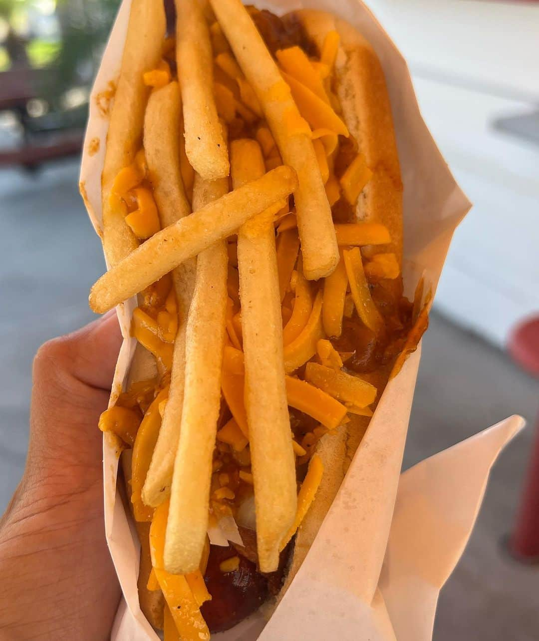 ライナ・ホワンさんのインスタグラム写真 - (ライナ・ホワンInstagram)「My new hot dog spot @pchhotdogs I went and ate the entire menu 😋😋 watch my video here —> https://youtu.be/evrcqNMsL_g?si=NP6jLhGgn0XNRUOw」9月23日 5時55分 - rainaiscrazy