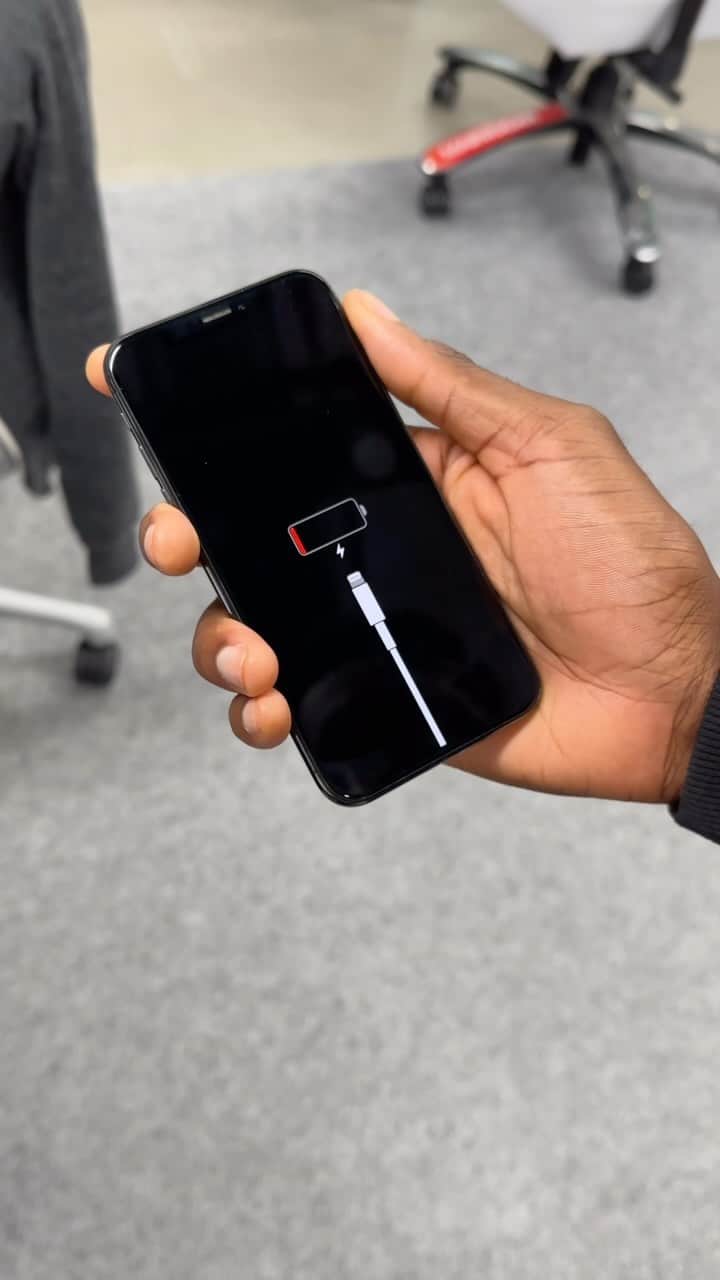 マーケス・ブラウンリーのインスタグラム：「Just to be clear: you should update your iPhone (please)」