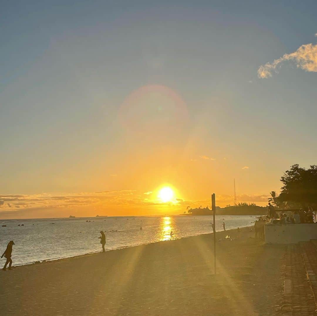 イ・ハイさんのインスタグラム写真 - (イ・ハイInstagram)「BdayVacay🦦⛱️💕」9月23日 6時05分 - leehi_hi